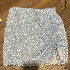 Blue floral print scrunch skirt